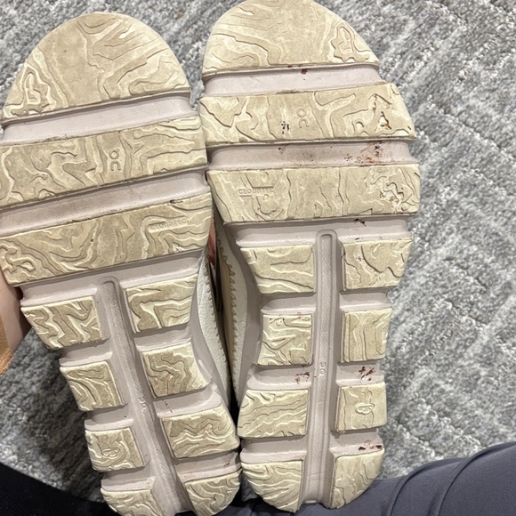 Women’s Neutral Beige Athletic Sneakers size 8 - Picture 4 of 8